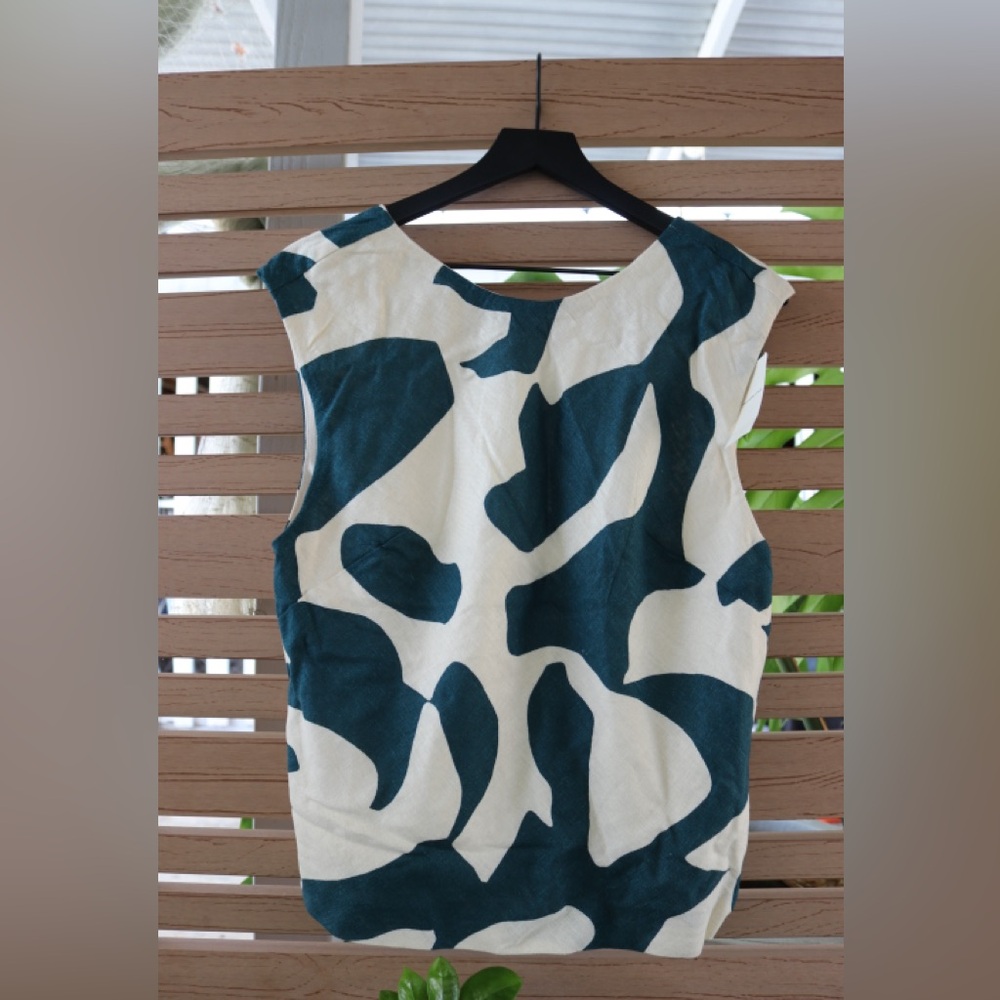 Abercrombie & Fitch Abstract Patterned Sleeveless Top - NWT